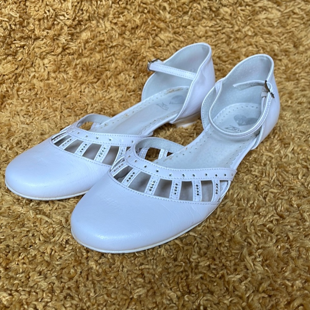 white shoes for girls ue36
